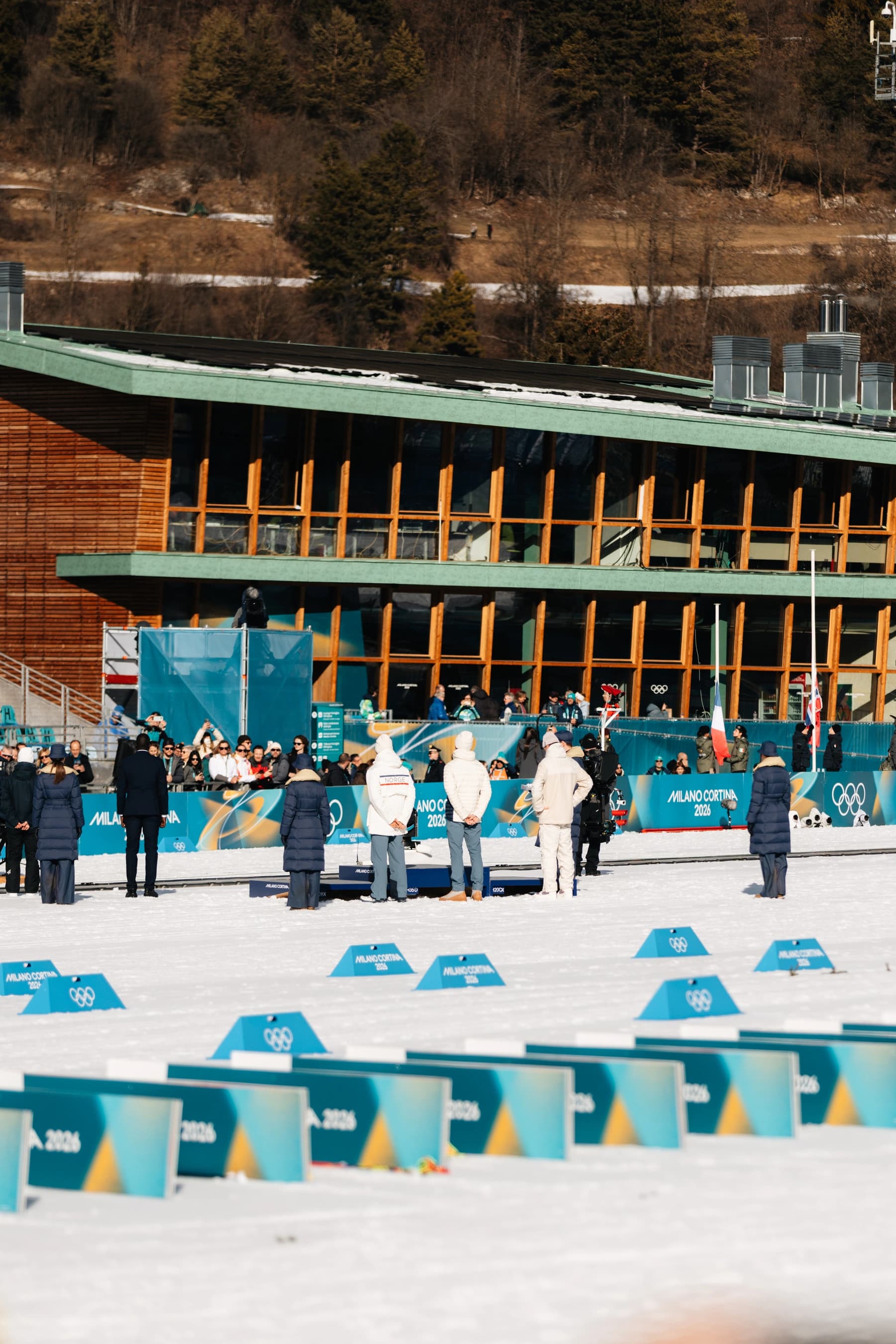 Cérémonie de podium aux Jeux Olympiques de Milan-Cortina 2026