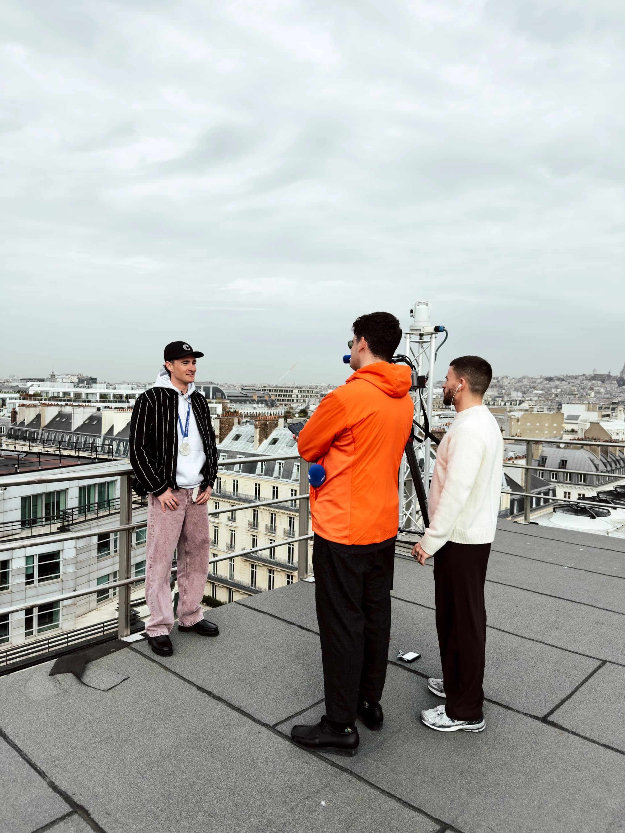 Interview de Mathis Desloges sur les toits de Paris