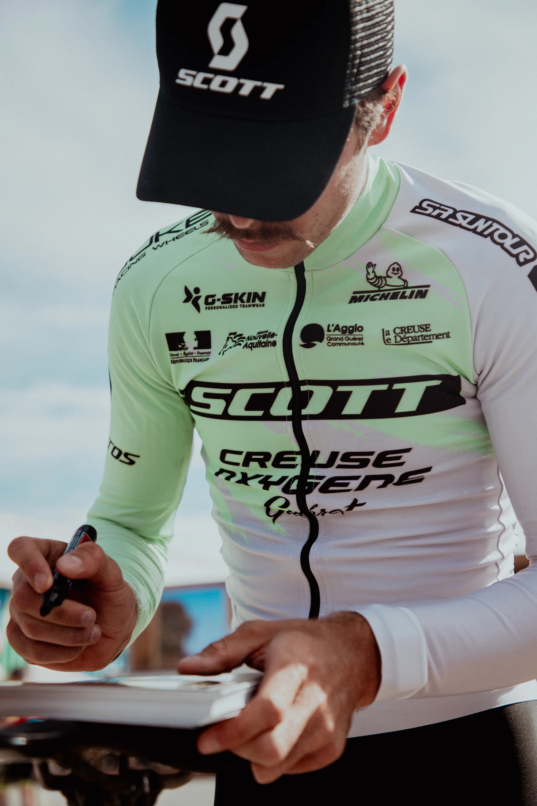Athlète SCOTT en séance de dédicaces au Roc d'Azur
