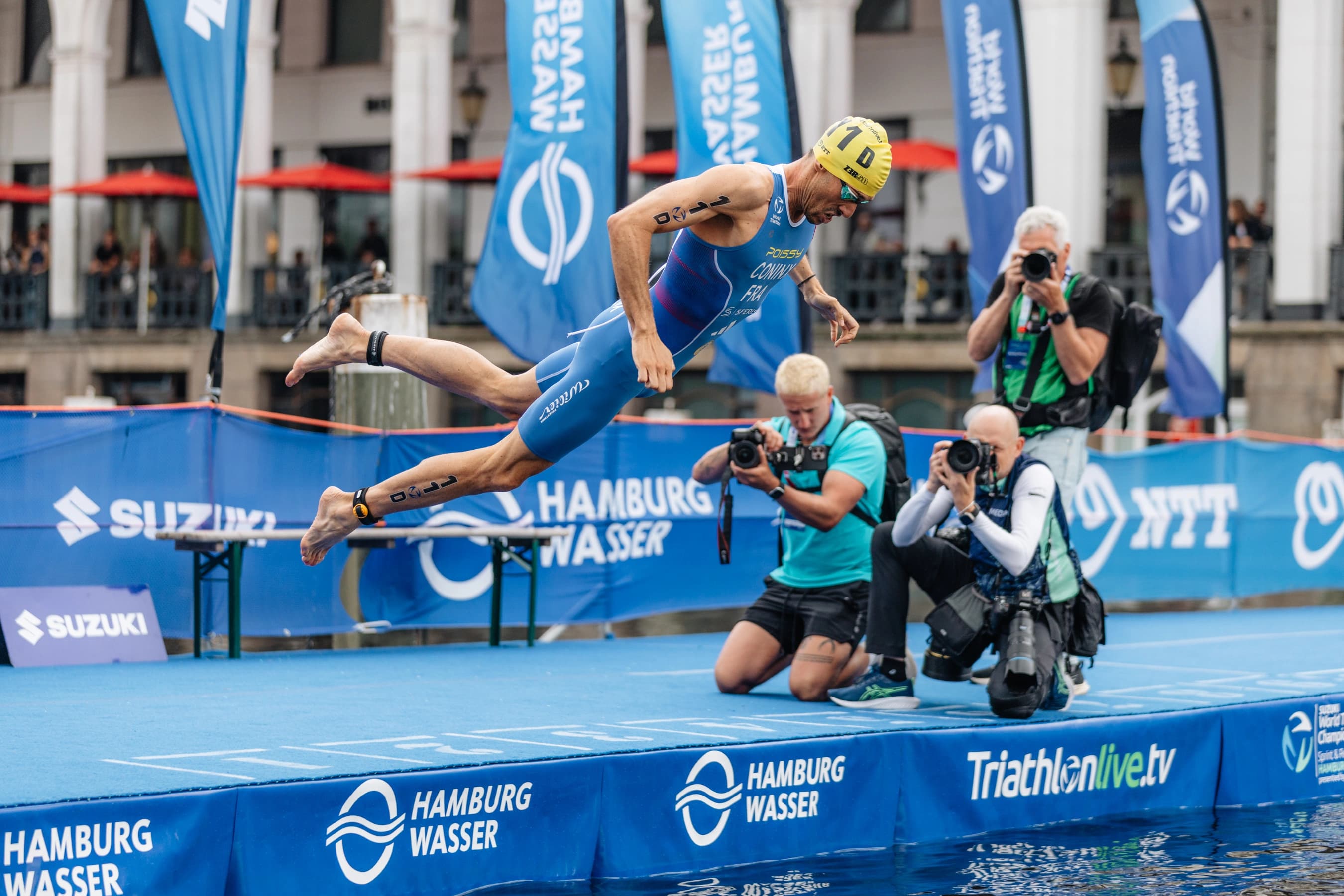 Dorian Coninx plongeant pour son relais